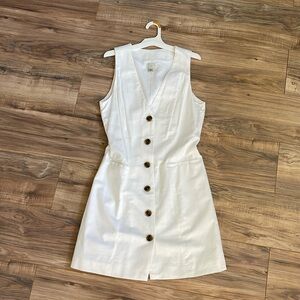 White linen button up mini dress
Brand new without tag
Size S
a new day target